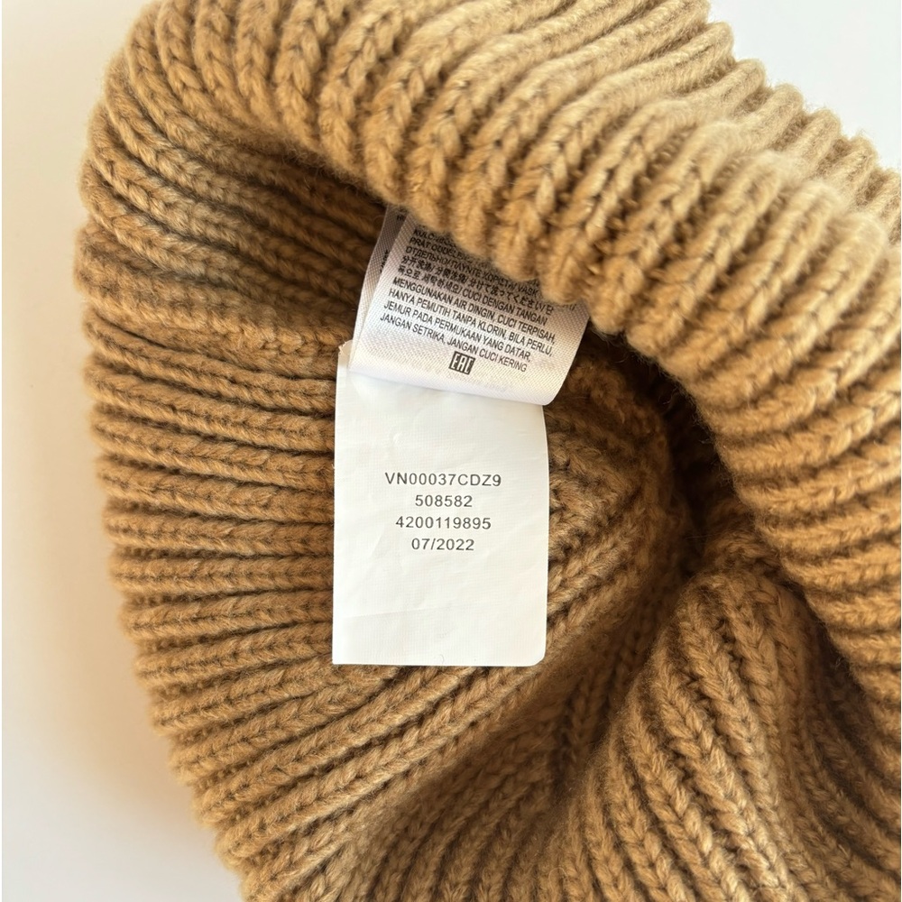 VANS Off the Wall Beige Knit Fold Over Beanie Cap 2022 EUC‎ - Picture 8 of 11